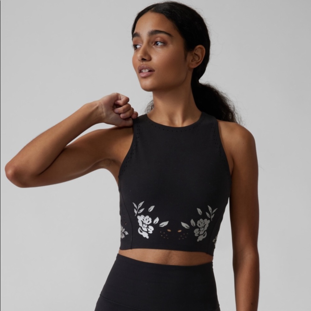 Athleta Conscious Eyelet Crop A-C - Begonia Black, Size Small